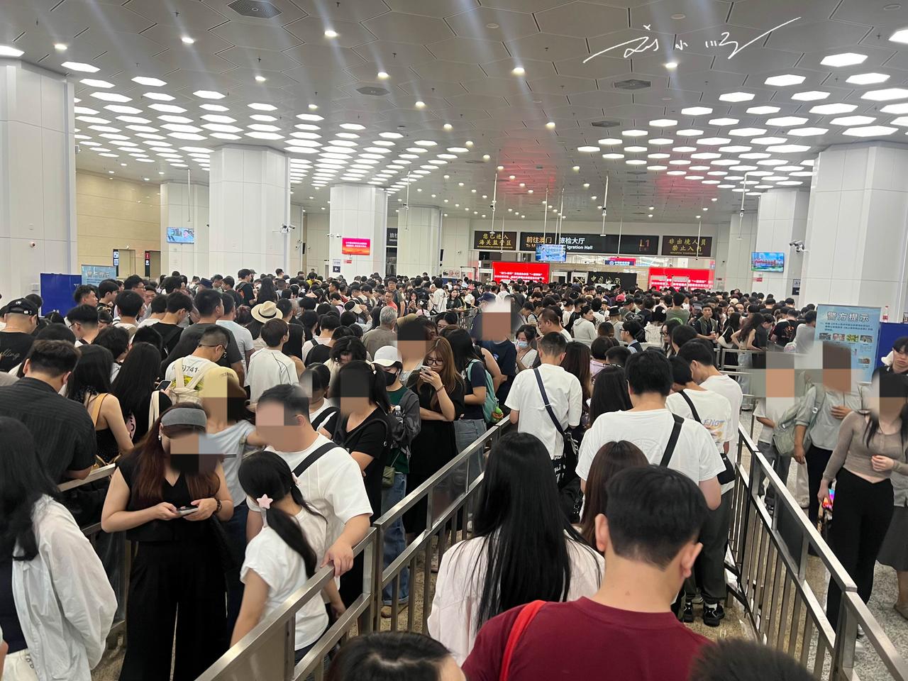 今天从横琴口岸过澳门，不都说横琴口岸人少吗？这是少在哪？[捂脸][捂脸]