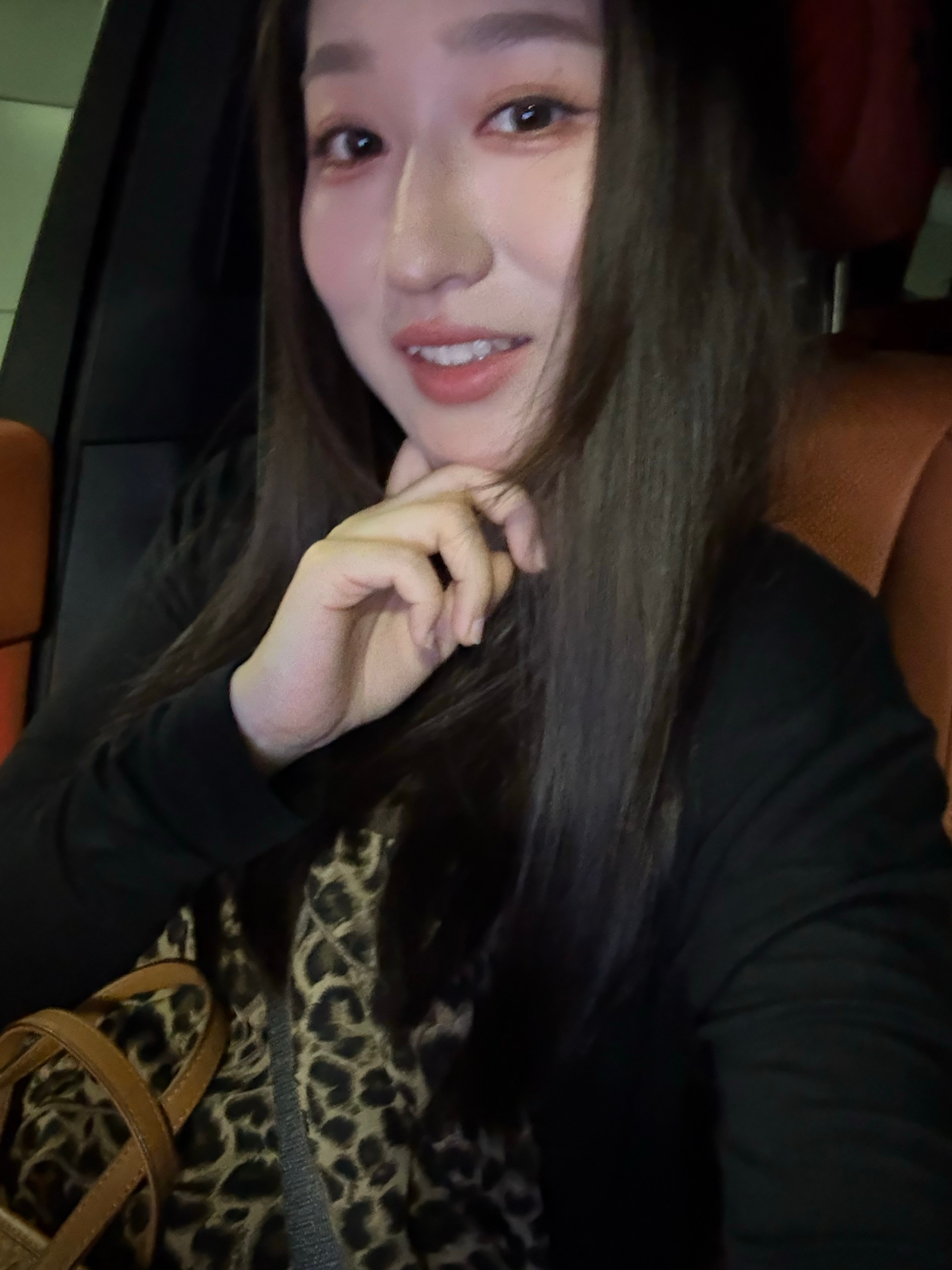 姐妹们 有点美丽了应该再谈一百个再结婚的（不是