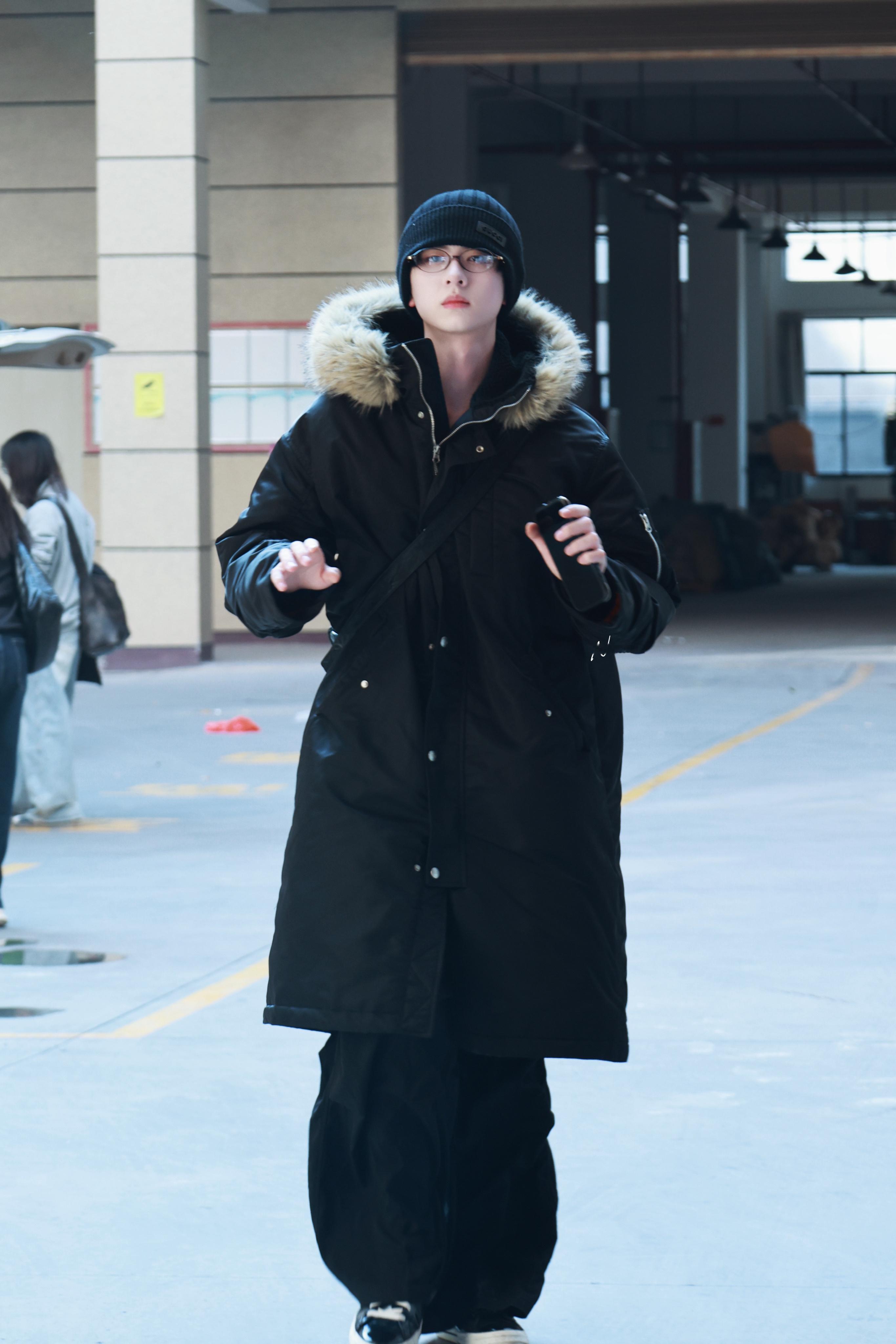 再次感叹❗好小的脸啊❗弟弟穿搭越来越可以了 