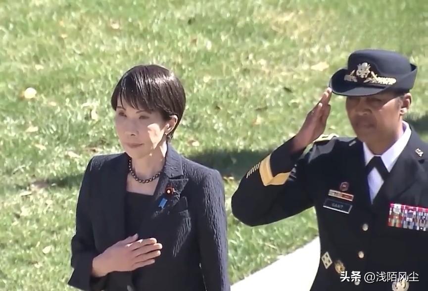 日本首相高市早苗离开美国前访问了阿灵顿国家公墓，献花默哀，表达日本对美国阵亡将士