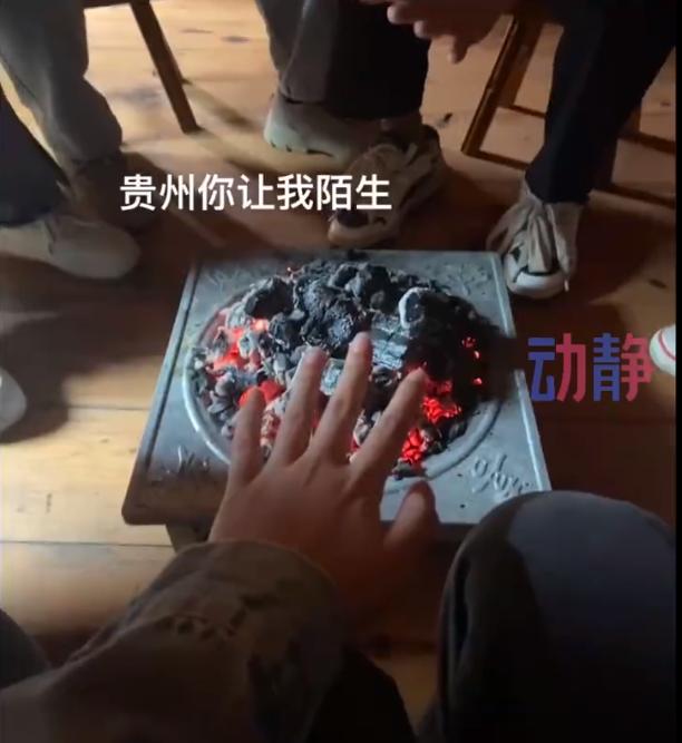 【贵州速冻模式，游客一下高铁天塌了】10月1日那天，贵州的天气像是突然变了个脸，