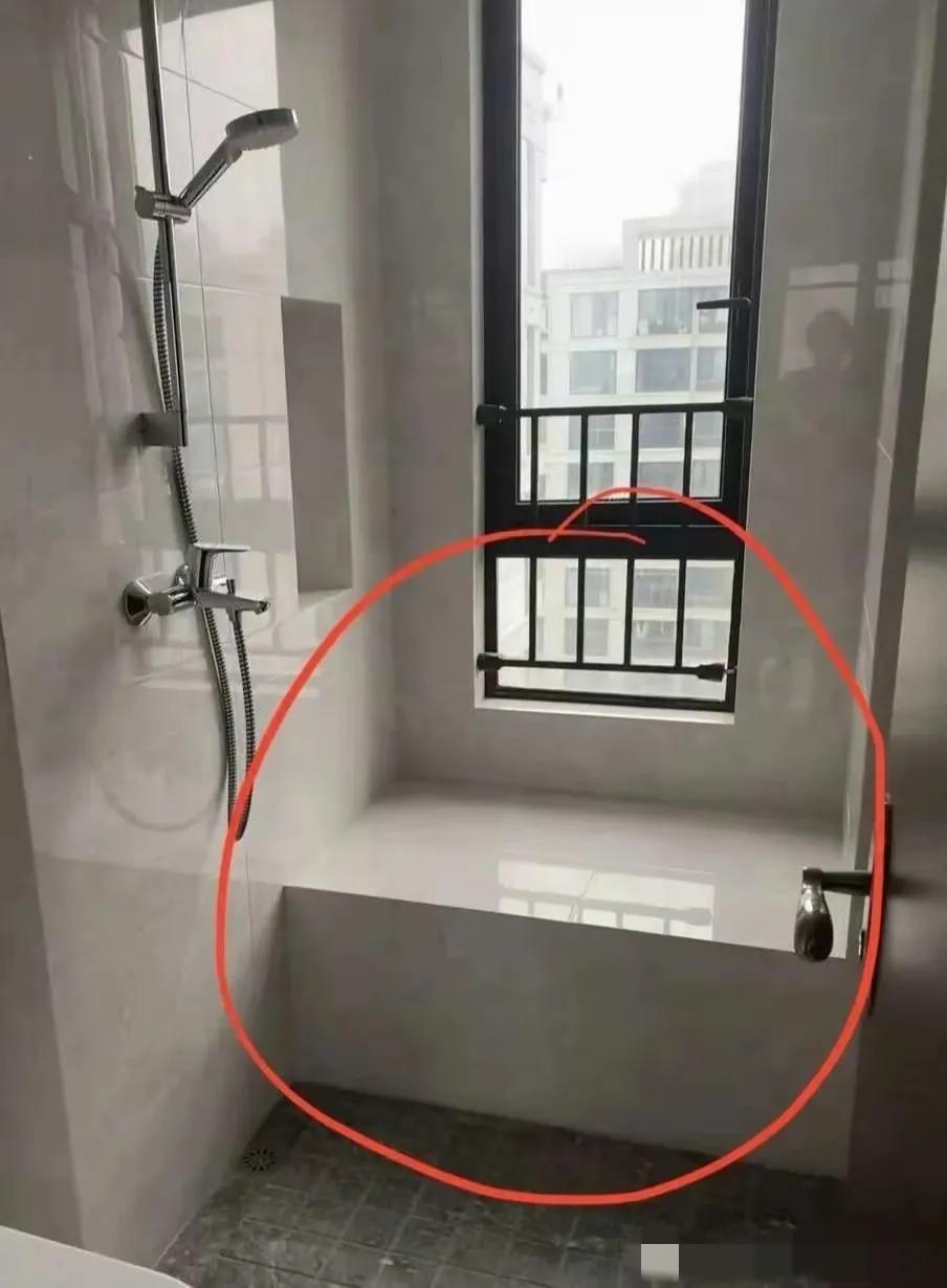 费解！卫生间这里留个飘窗是用来干嘛的？[what]