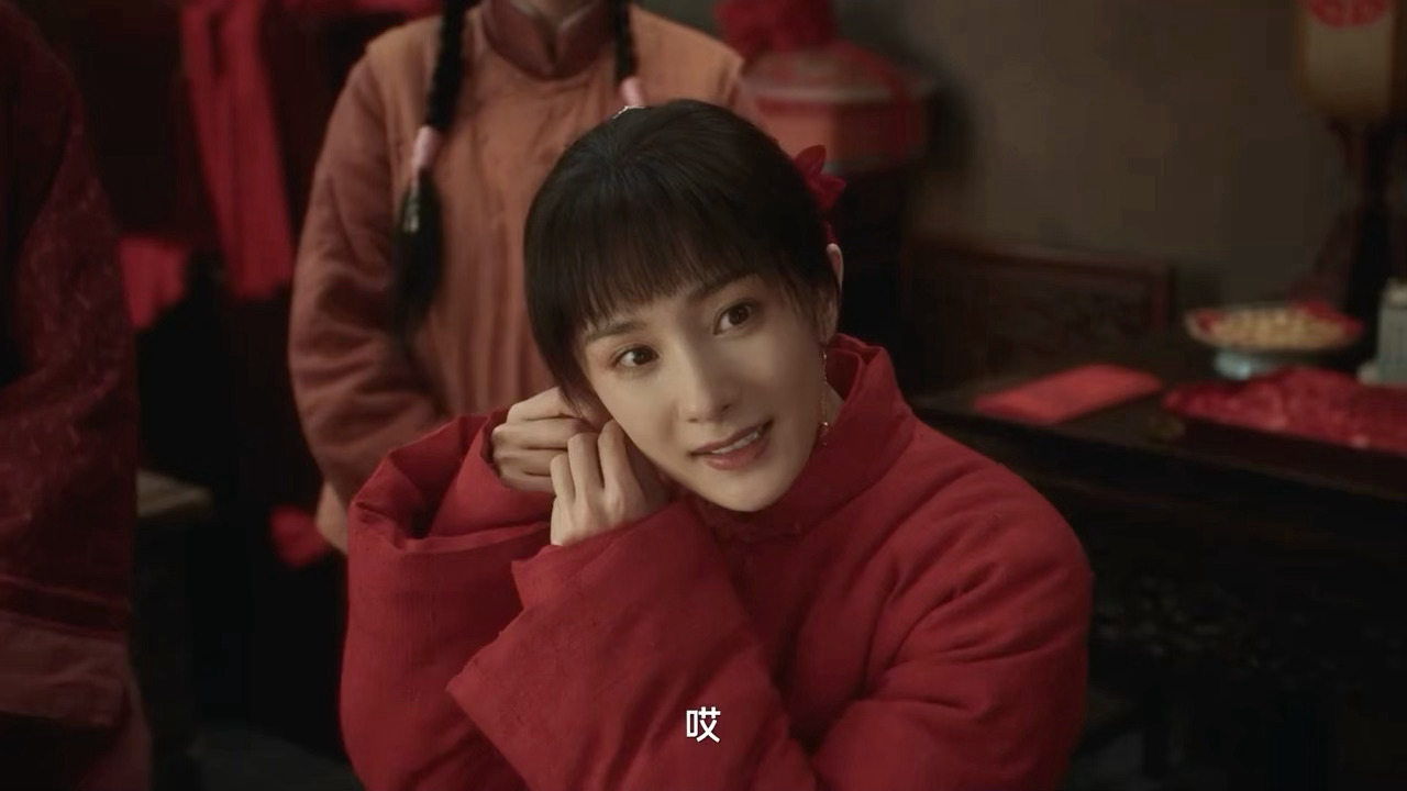 好水灵杨幂生万物红衣戴耳环镜头 ​​​