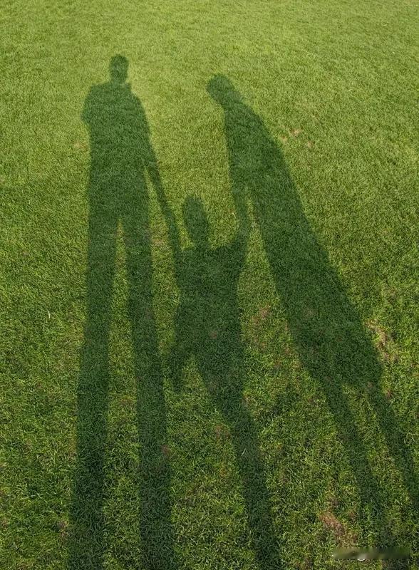 父母年迈，手里必须留点钱！就拿我邻居来说，大爷生病住院，幸好老两口平时有积蓄，治