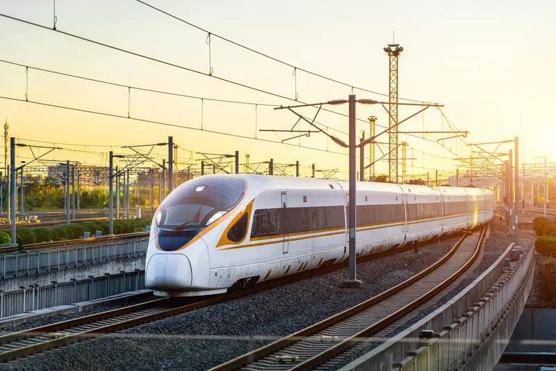 1月22日，河南南阳洛阳至宁波K168列车上，一名乘客酒喝多了，火车上直接脱裤子