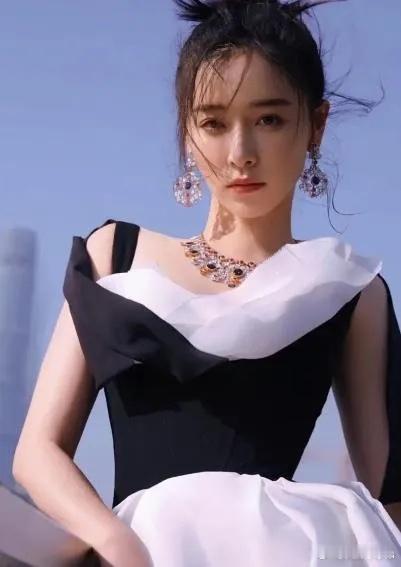 #阚清子疑似与未婚夫吵架#阚清子疑似与未婚夫在车内争吵。吵完架后两人一起吃烤肉去