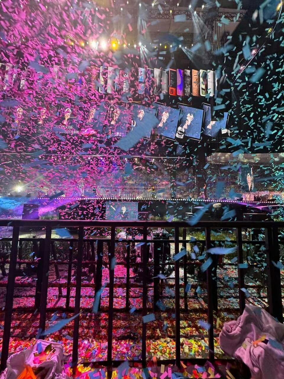 抽4个人去看演唱会！酒店+机票+演唱会门票全包！不要的可折现6000元！想干嘛干