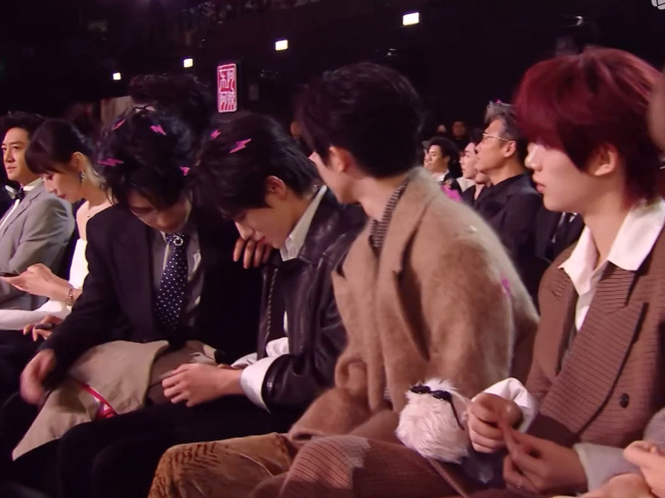 星光大赏 玩手机大赏笑吐了 用水果机的小炸们 