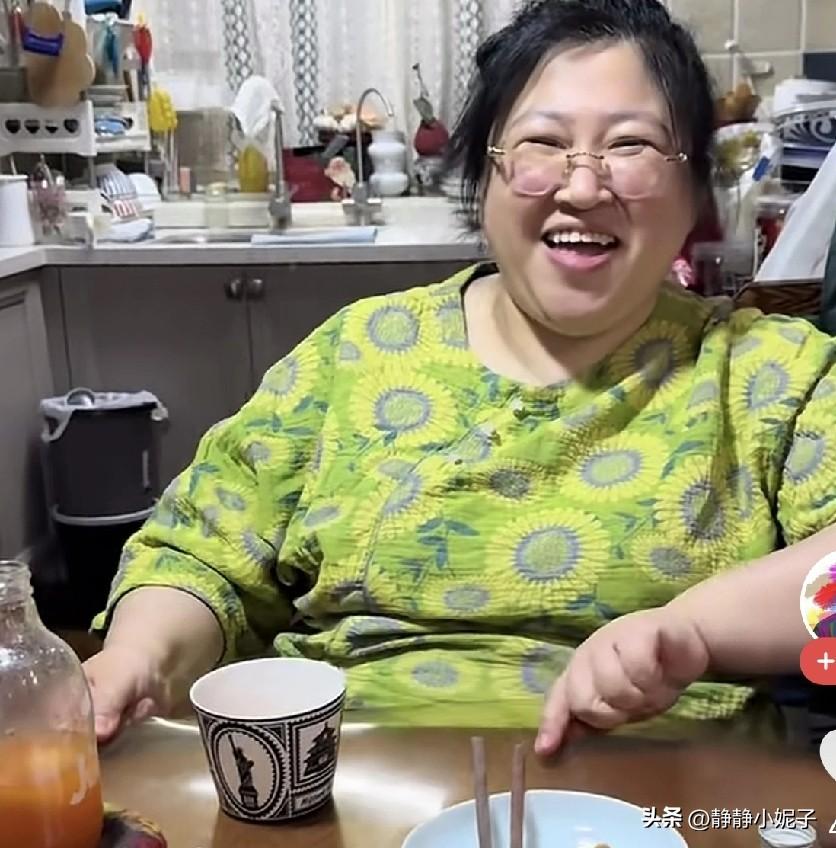 胡老师终于要搬家了，网友都看着都急，直言受不了这磨蹭劲，一点点倒腾。

胡老师家