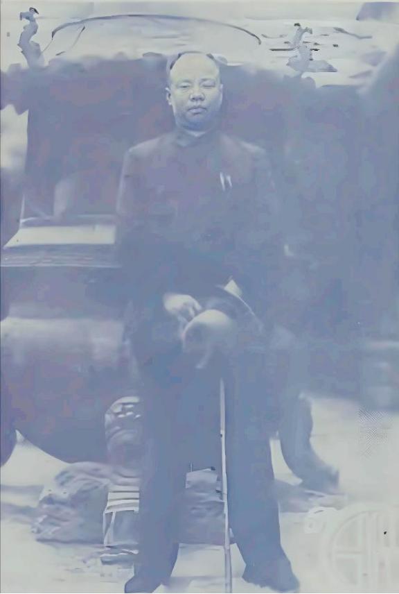 1942年，宋美龄让戴笠秘密除掉王世和。戴笠听到名字，后背瞬间冒冷汗，马上向蒋介