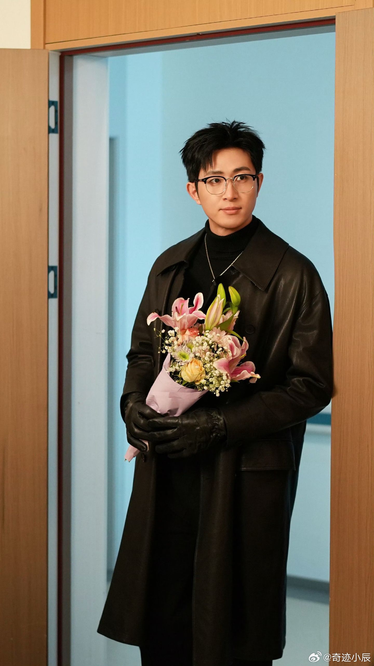 短剧正在看见每一个普通人今年短剧太戳了！《知京冬风雪》《爱我万岁》里的普通人故事