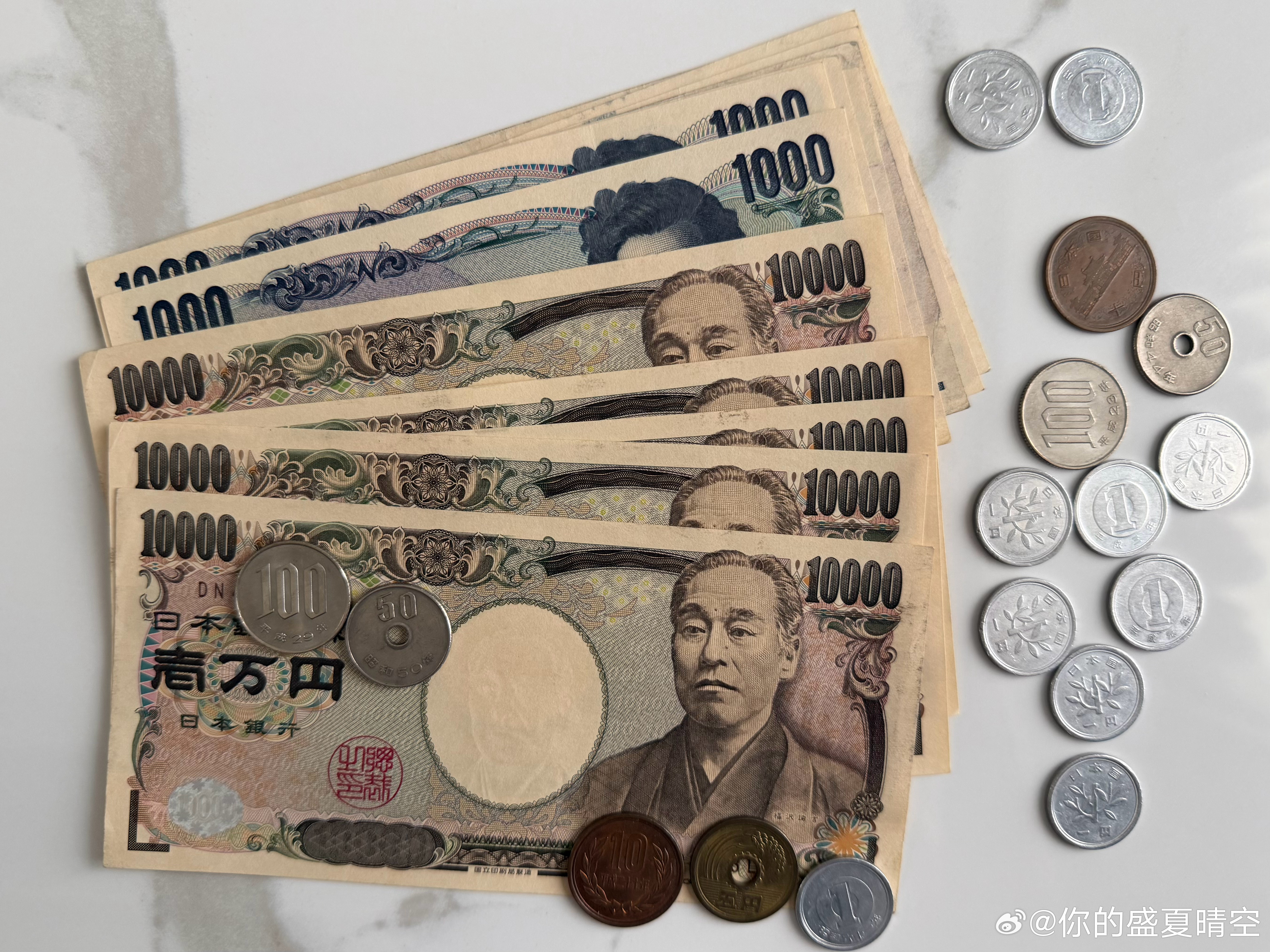 日元汇率跌出新低日元的面额真是让人头大，尤其是那一堆硬币。在便利店付钱时，每次都