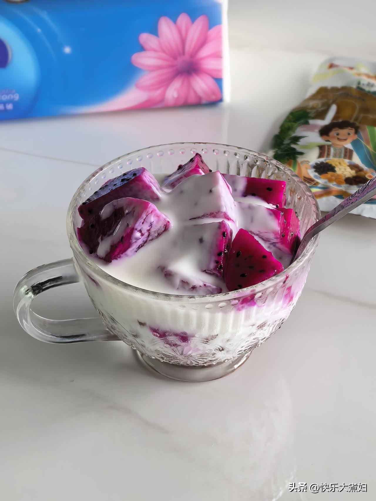 周末滑雪，下班练瑜伽，小时候体育最差的孩子[捂脸]
火龙果10元8个，小的火龙果