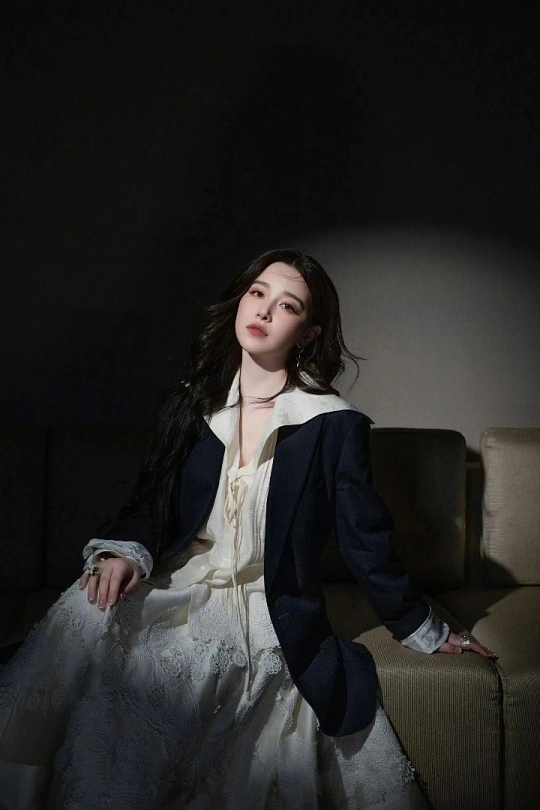 阚清子参加浪姐瘦了一圈产后8个月的阚清子加盟《乘风2026》，从自嘲“圆滚滚像福