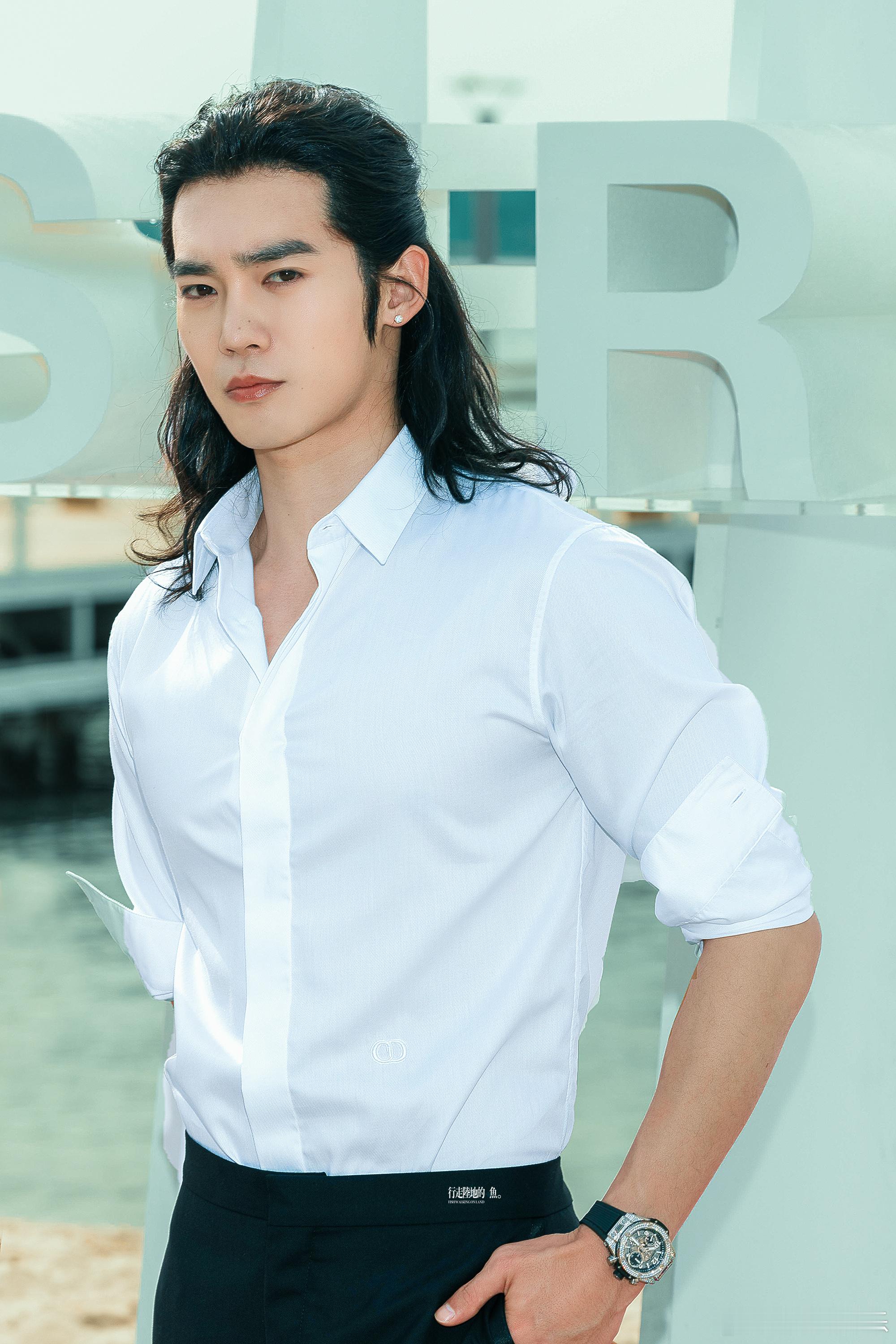 #于适的胸肌是双开门#于适超绝胸肌，扣子都快撑不住啦看得我心里有点适😌 ​​​