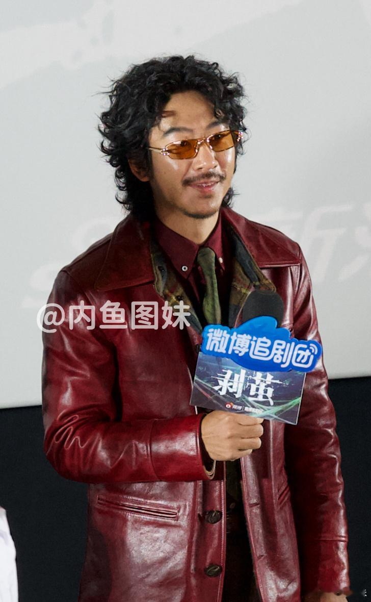 江奇霖  掉落一张《剥茧》生图～酷酷的哥 