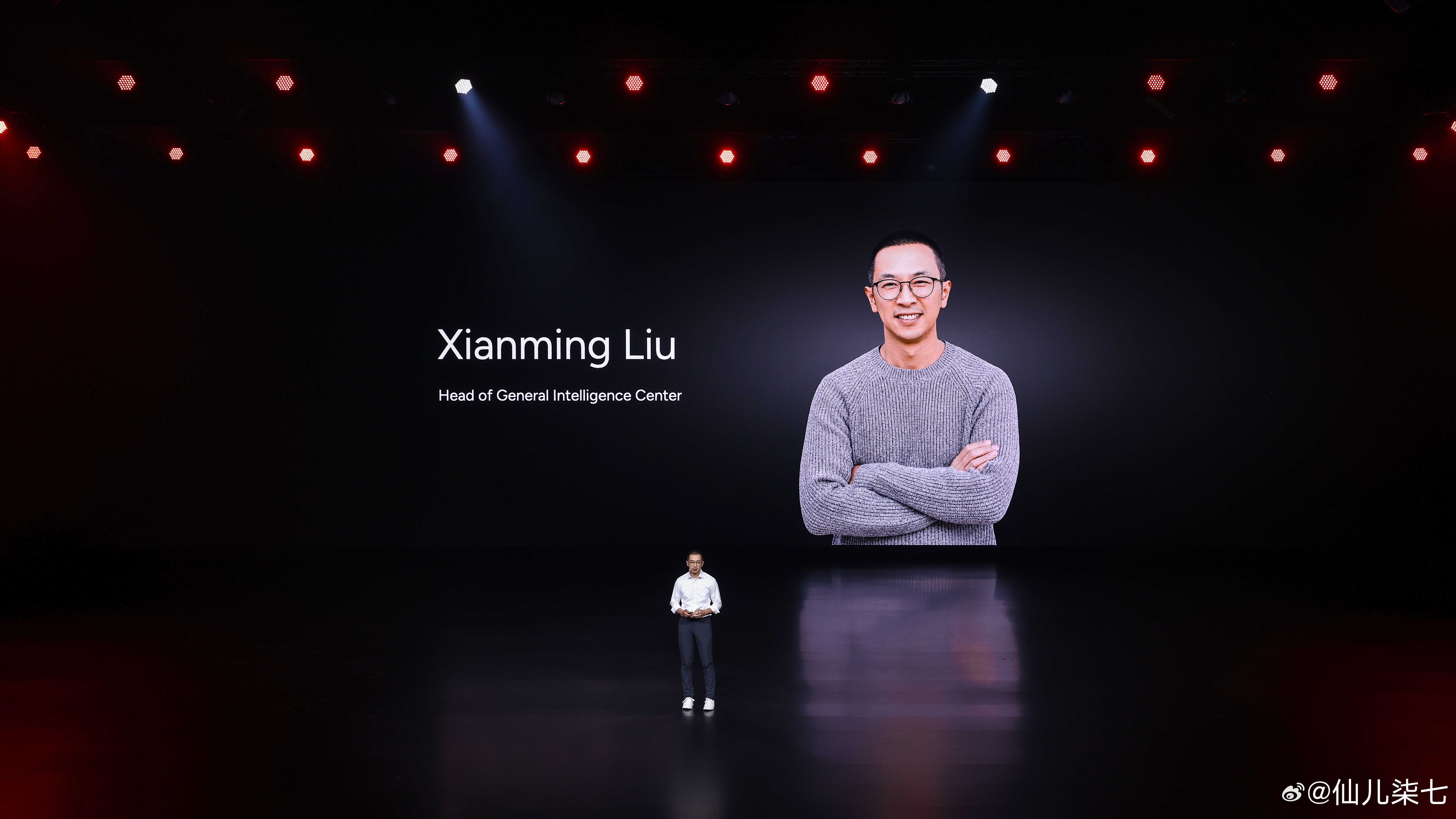 出海必不可少的就是语言了，小鹏这次升级的海外版XOS 6座舱系统最戳我的就是多语
