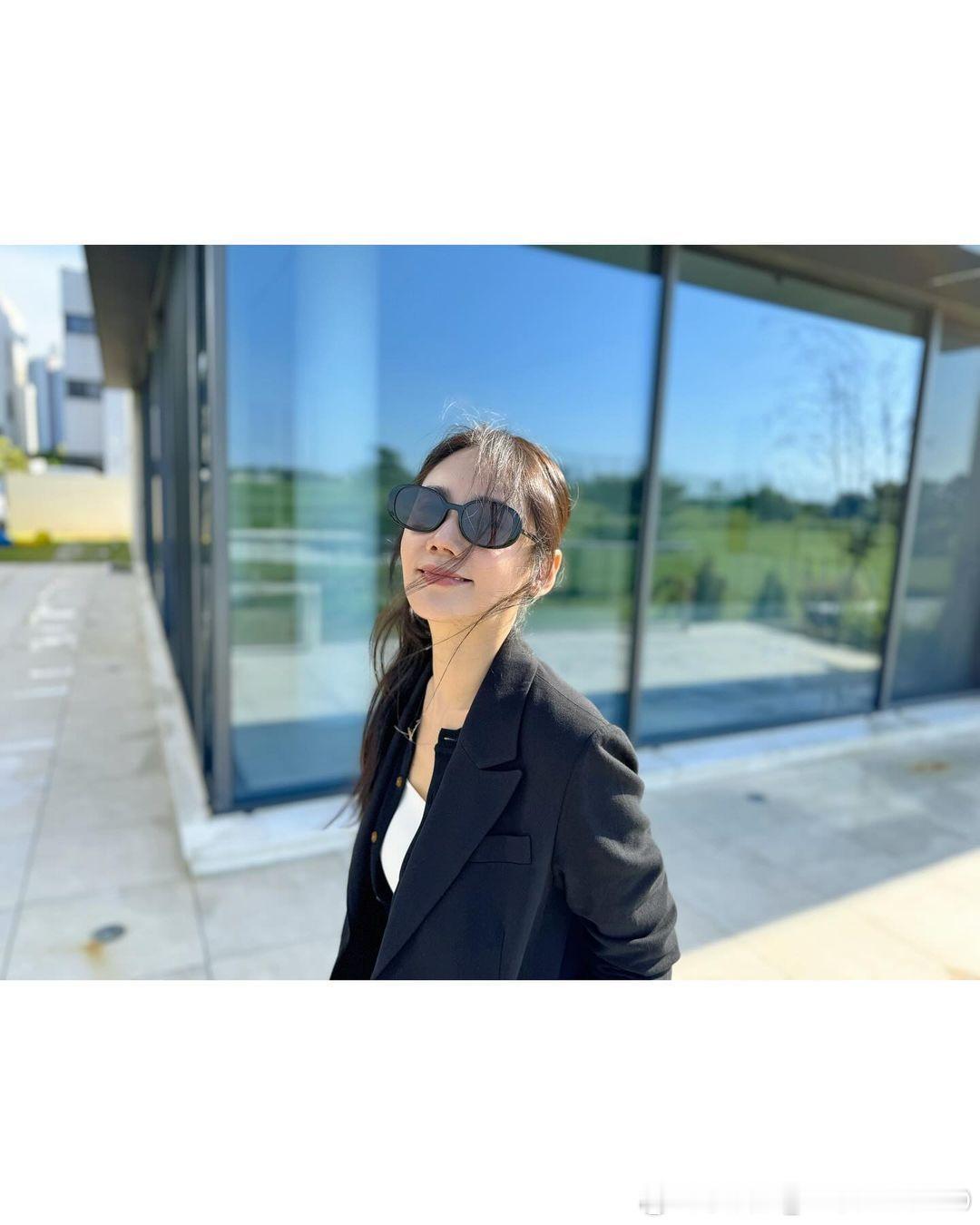 #秋瓷炫# ✨#秋瓷炫当你沉睡时#ig更新：好久不见 今天是好天气☀ ​​​