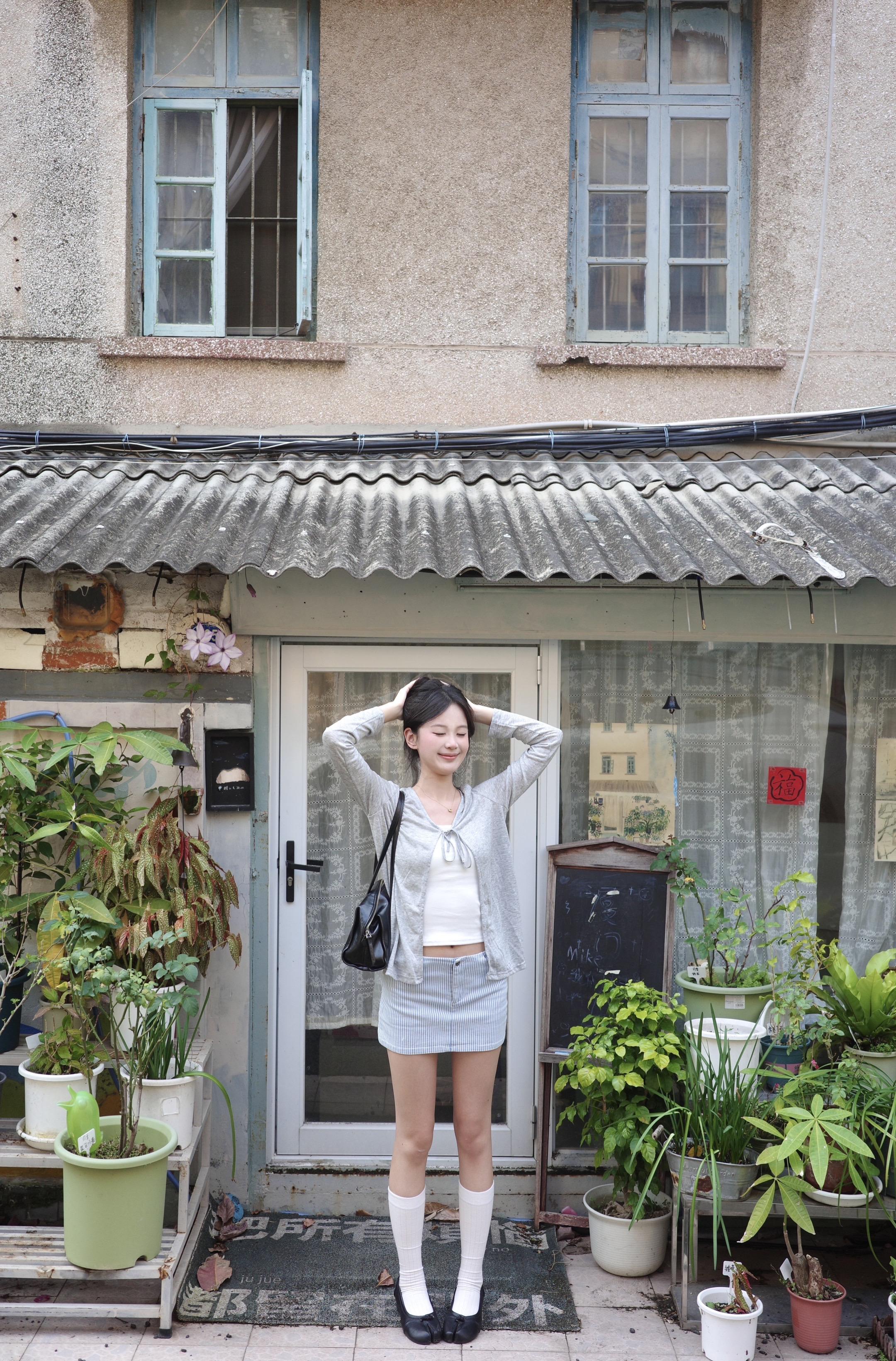 街角那家咖啡屋路牌已褪了颜色