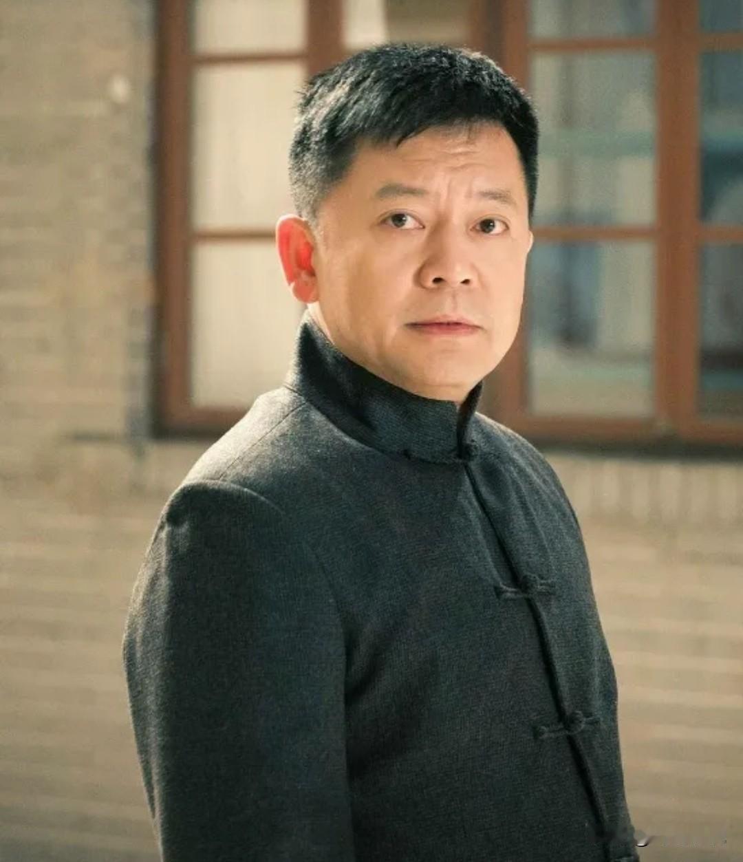 大家还记得这位男演员吗？
 他今年63岁，土生土长的四川人，毕业于中央戏剧学院表
