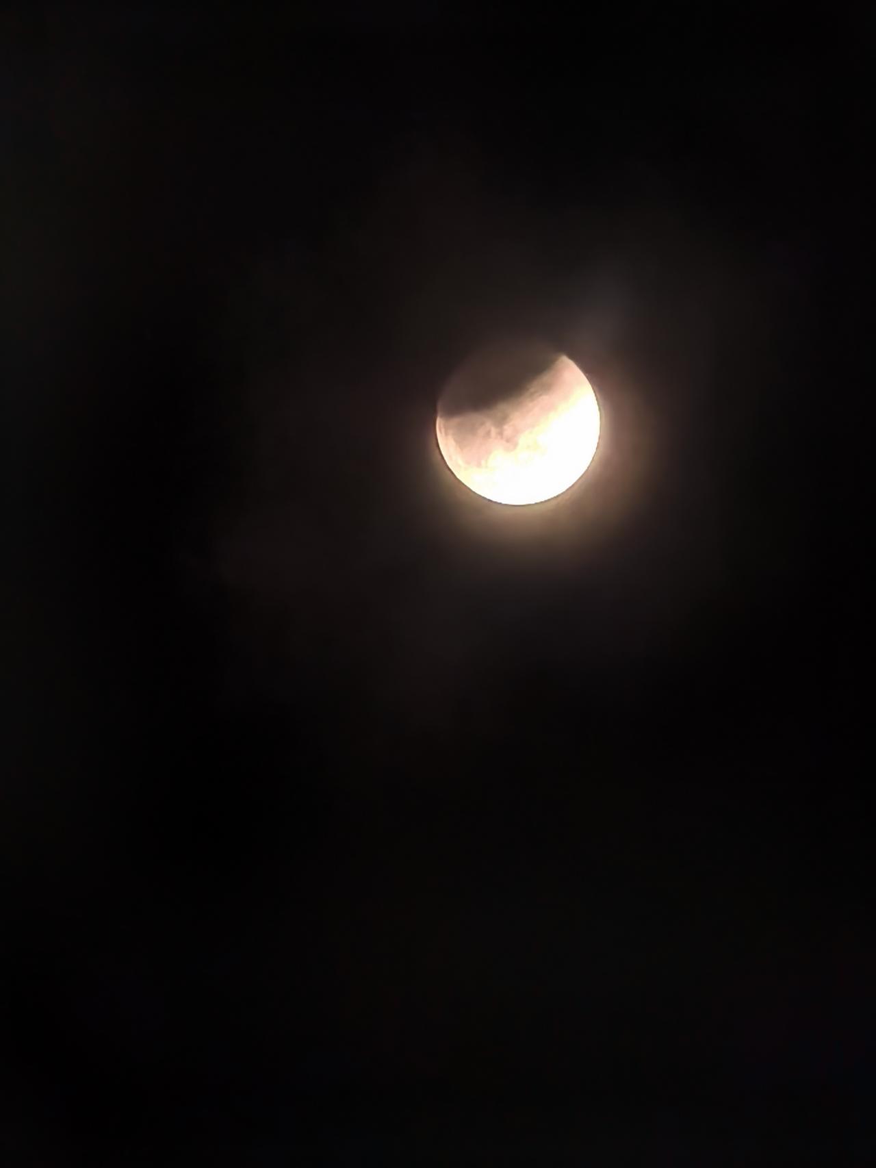 七绝 元夕逢月食 
玉盘初蚀上元灯，
赤魄巡天岁首逢。 
四十六载一轮满，
人间