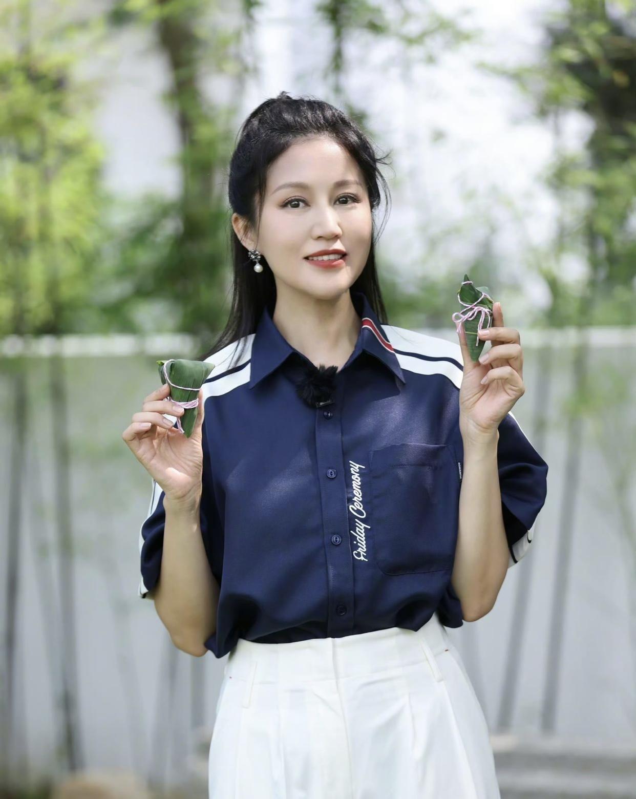 郭京飞“抠剧本”的底气，是大姨子鲍蕾用3亿堆出来的？
当同龄男演员在横店累到吸氧