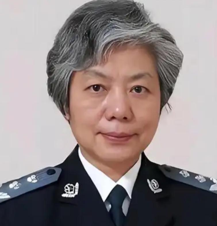 中国人民公安大学李玫瑾教授曾建议，凡是扶了老人被要求天价赔偿的，在老人拿不出任何