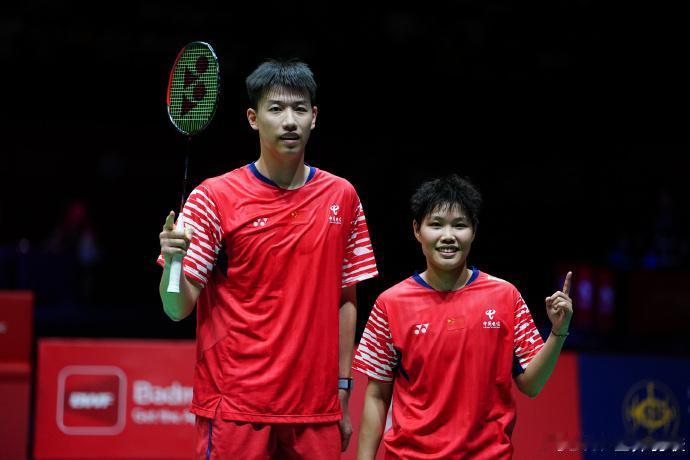 包揽冠亚军！2025韩国公开赛决赛混双落幕，国羽提前包揽冠亚军，冯彦哲/黄东萍与