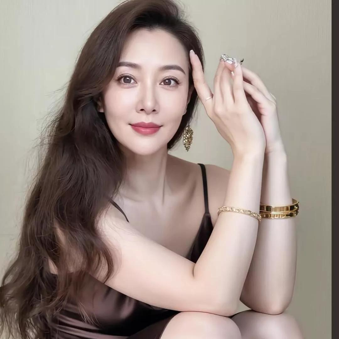 优雅气质，珠宝闪耀，女神气质满满！珠宝 轻奢雅致珠宝 轻奢搭配珠宝 温柔系珠宝 