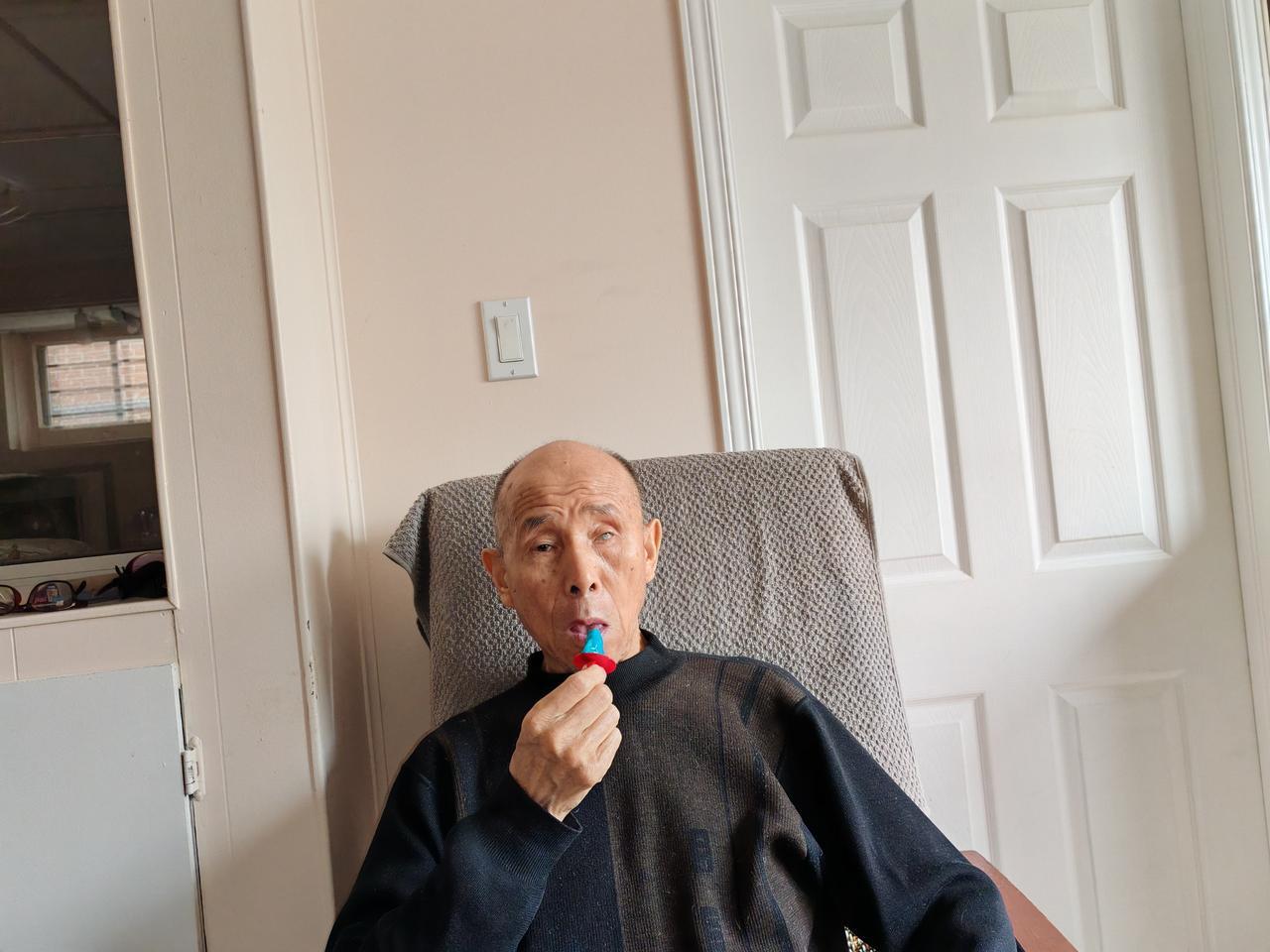 一个博主说：他81岁的老妈紧急住了三次医院，都是因为在家血糖值突然炸糖，并出现了