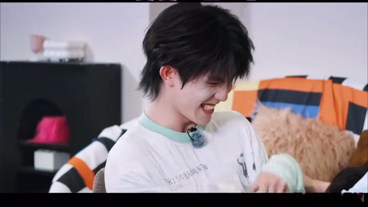 苏新皓说左航骨头是真的硬左航给自己大腿加油朱志鑫苏新皓 双人卡谁能不被这场夹腿对
