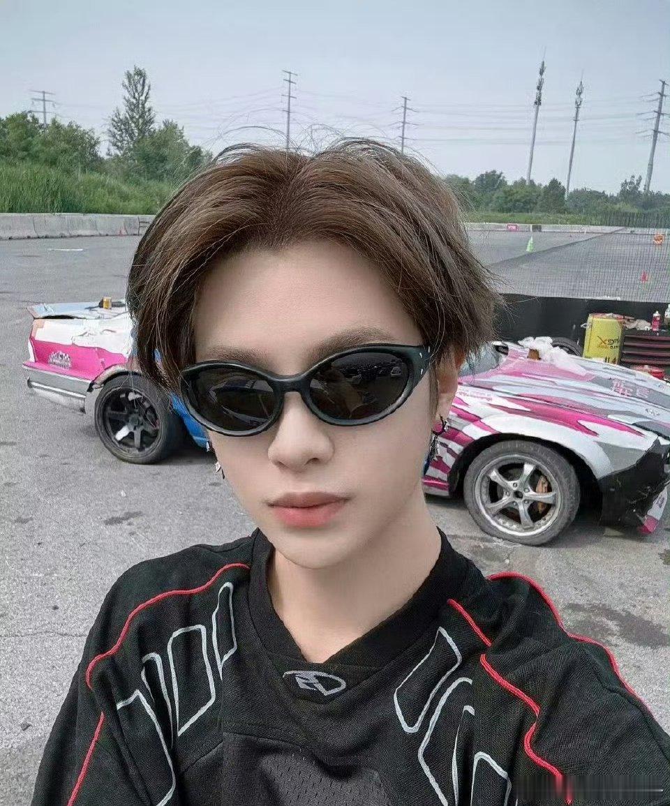 黄明昊5000万购入上海豪宅明星能赚这么多，慕了慕了，普通人连个零头都够不上[污
