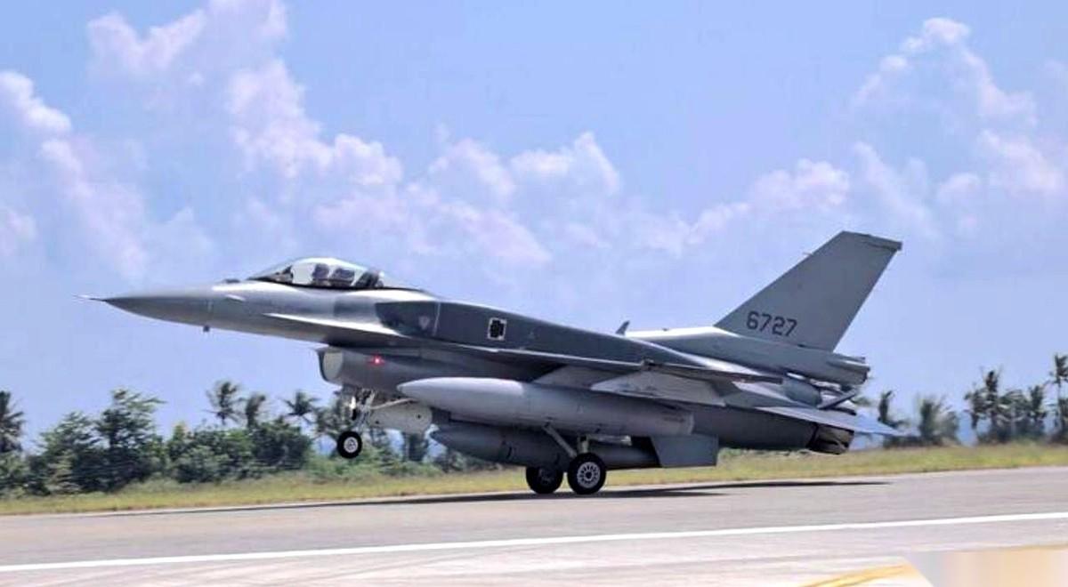 10月2日，两架机号6727和6728的F-16V战机降落在台东志航基地。
这场