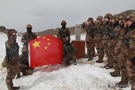 热血青年去新疆当兵守边是和平年代能实现家国情怀与个人淬炼高价值选择。 这种意义，