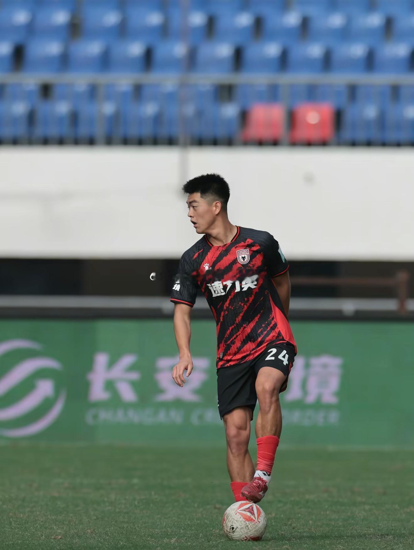 陕西联合球员梁少文、王世杰前往意大利丙级联赛球队韦尔切利跟训，为期3-4周。韦尔