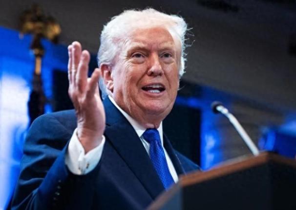 关税喊得震天响，一年后美国却交出最尴尬成绩单：逆差创新高、物价更贵、工厂还在裁员