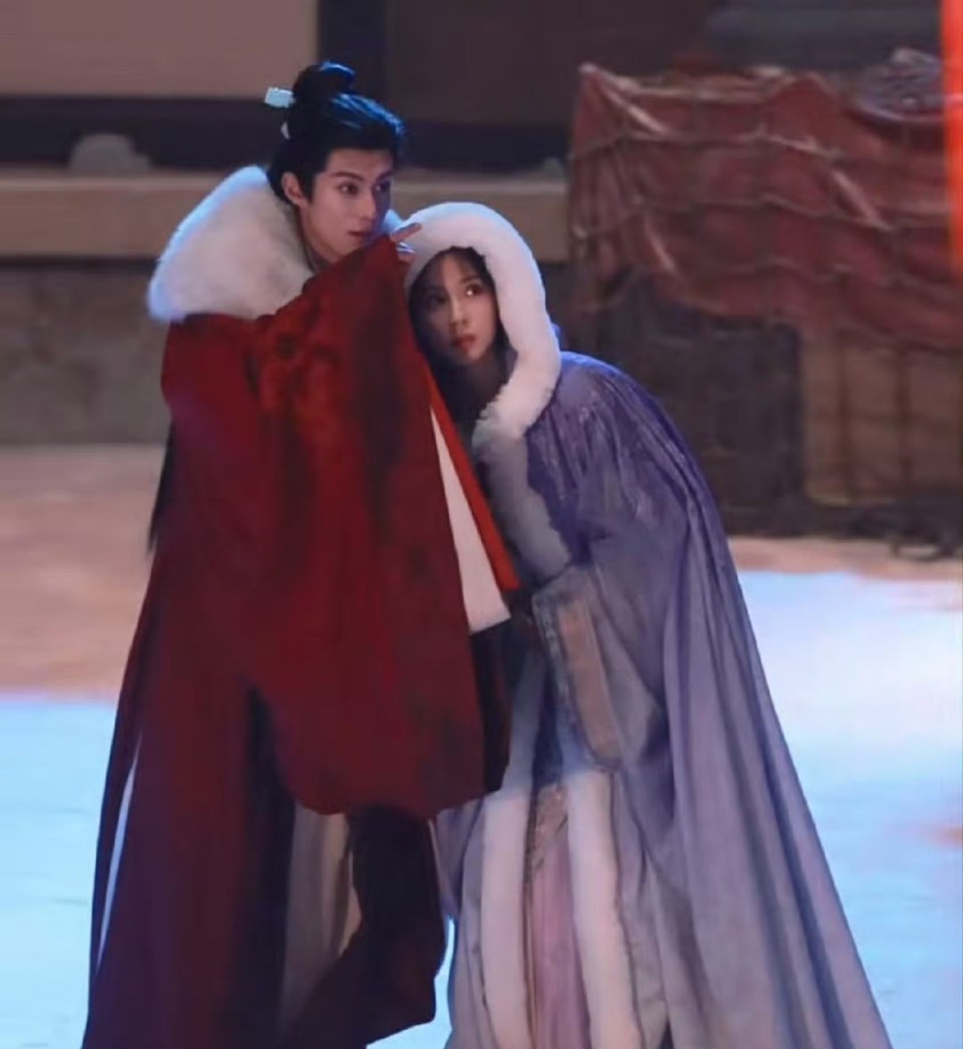 王鹤棣孟子义将门独后新路透好明艳的颜色，好亮眼的两个人 CP感拉满了 