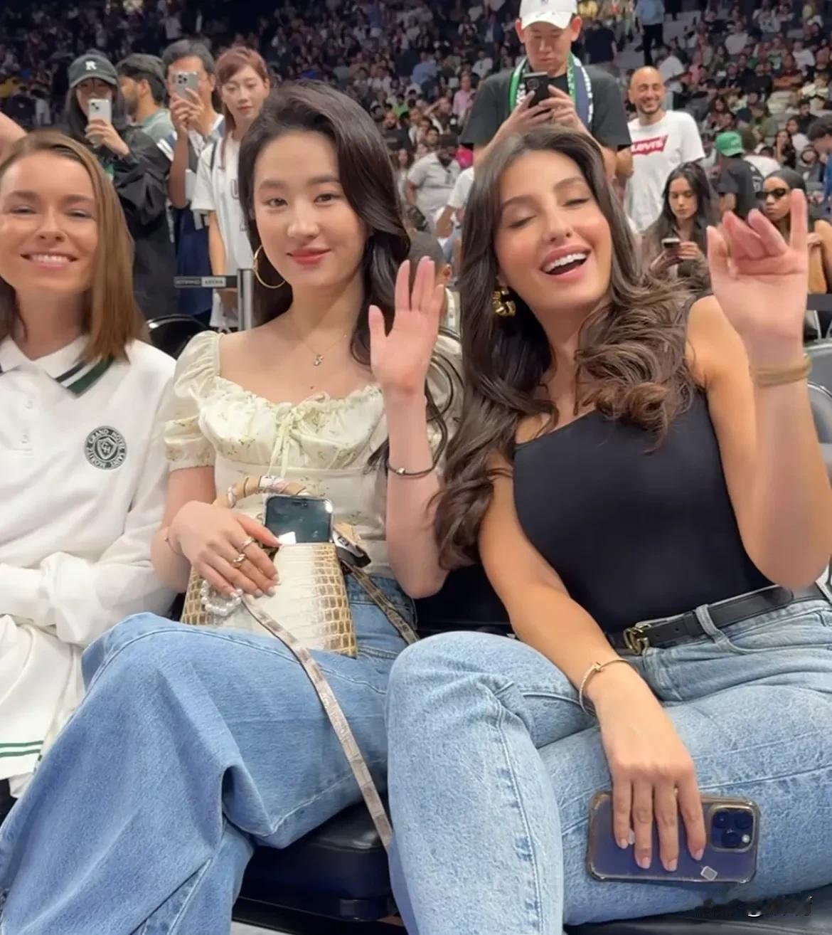 女神刘亦菲现身NBA赛场，气质不输美国名媛！