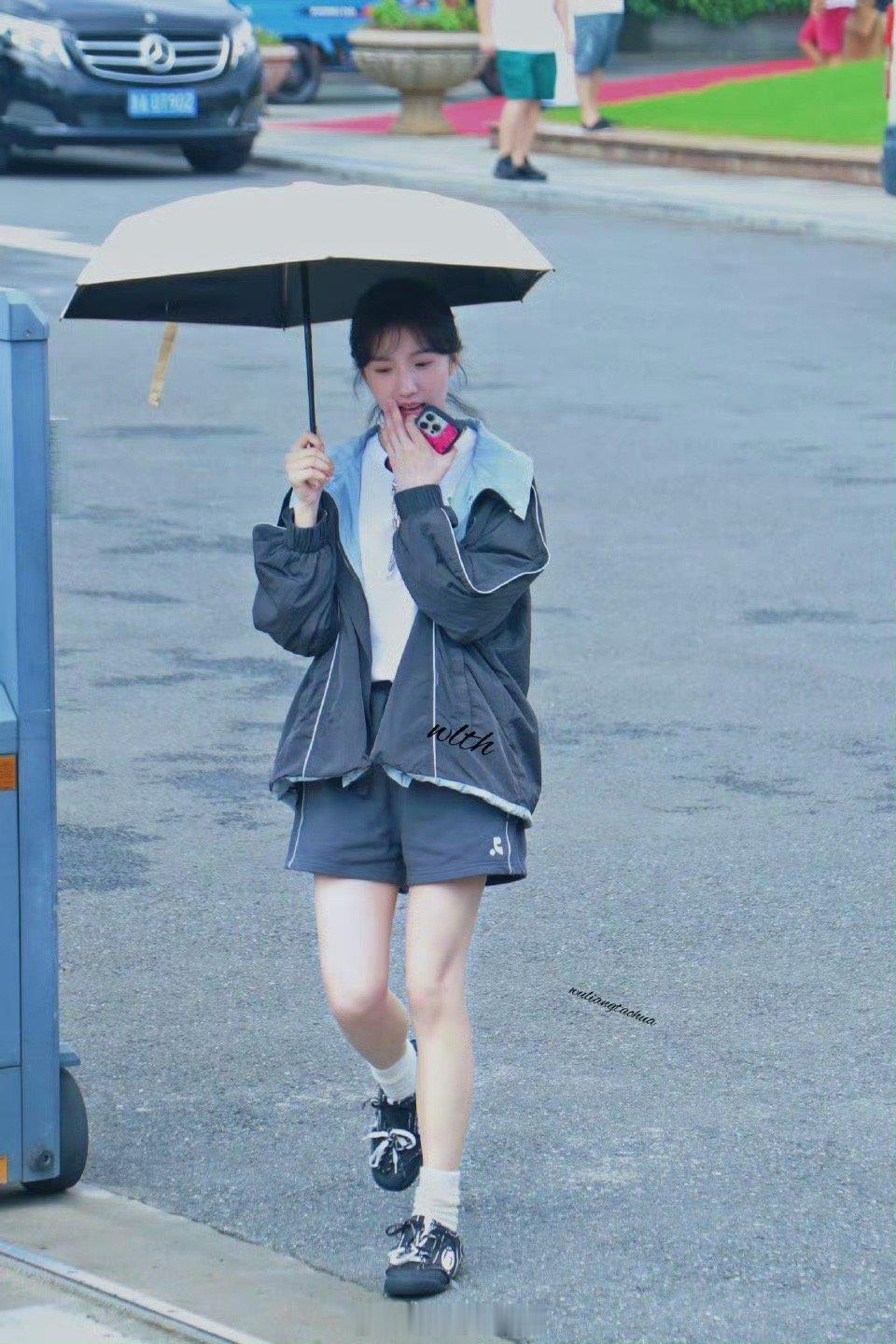 苏晓彤校园剧新剧开机，甜妹来袭！苏晓彤这灵动劲儿，校园剧里的元气担当！期待她的精