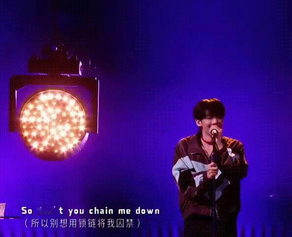 王赫野披着毛巾的哥哥王赫野这是真披哥真披哥实锤，王赫野毛巾往肩上一披，整个人卸下