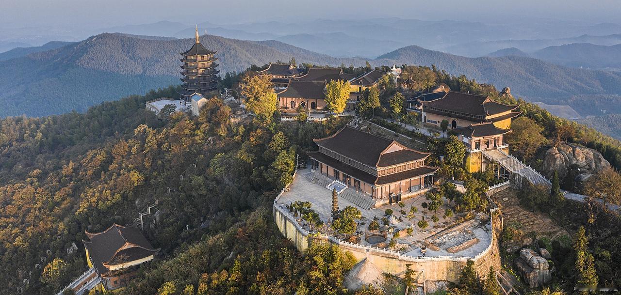 江苏十大高峰！
作为爬过江苏所有高山、连山脚下卖山货的大爷都拉着我唠嗑的“江苏爬