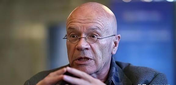 英国学者马丁·雅克，曾经再次语出惊人！他曾说：“美国之所以一直针对中国，是因为中