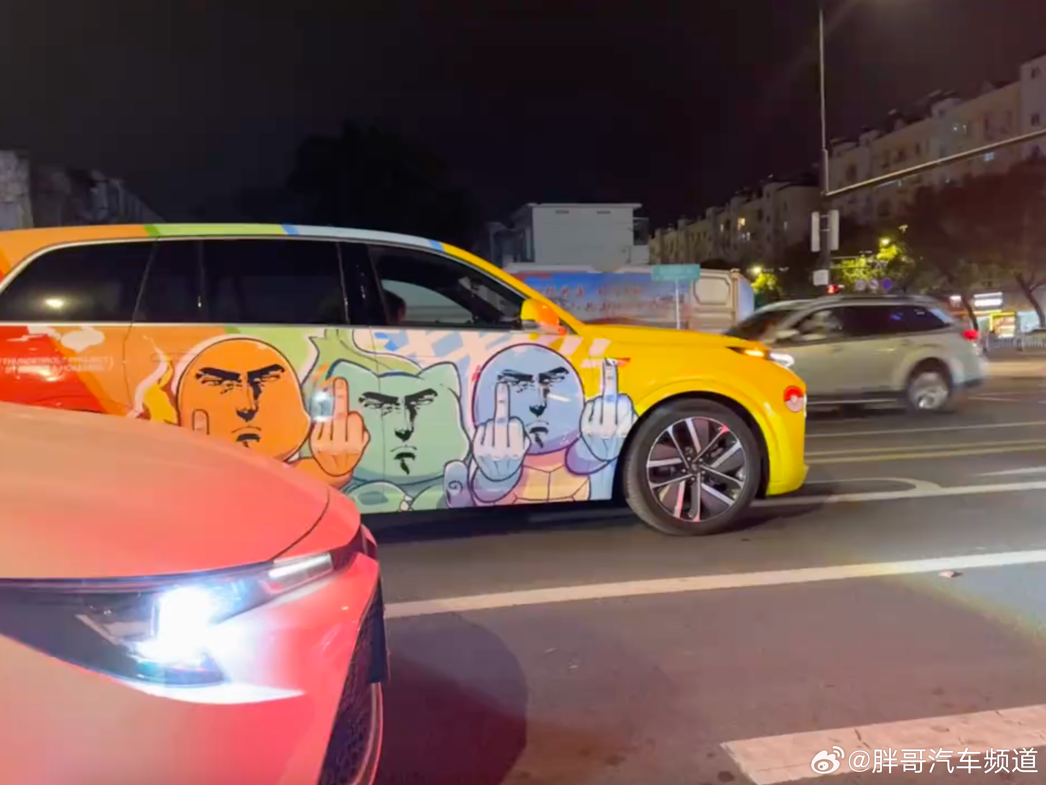 胖哥汽车频道 这个涂装...真的很想梆梆给它两拳！大V聊车 我和汽车的日常
