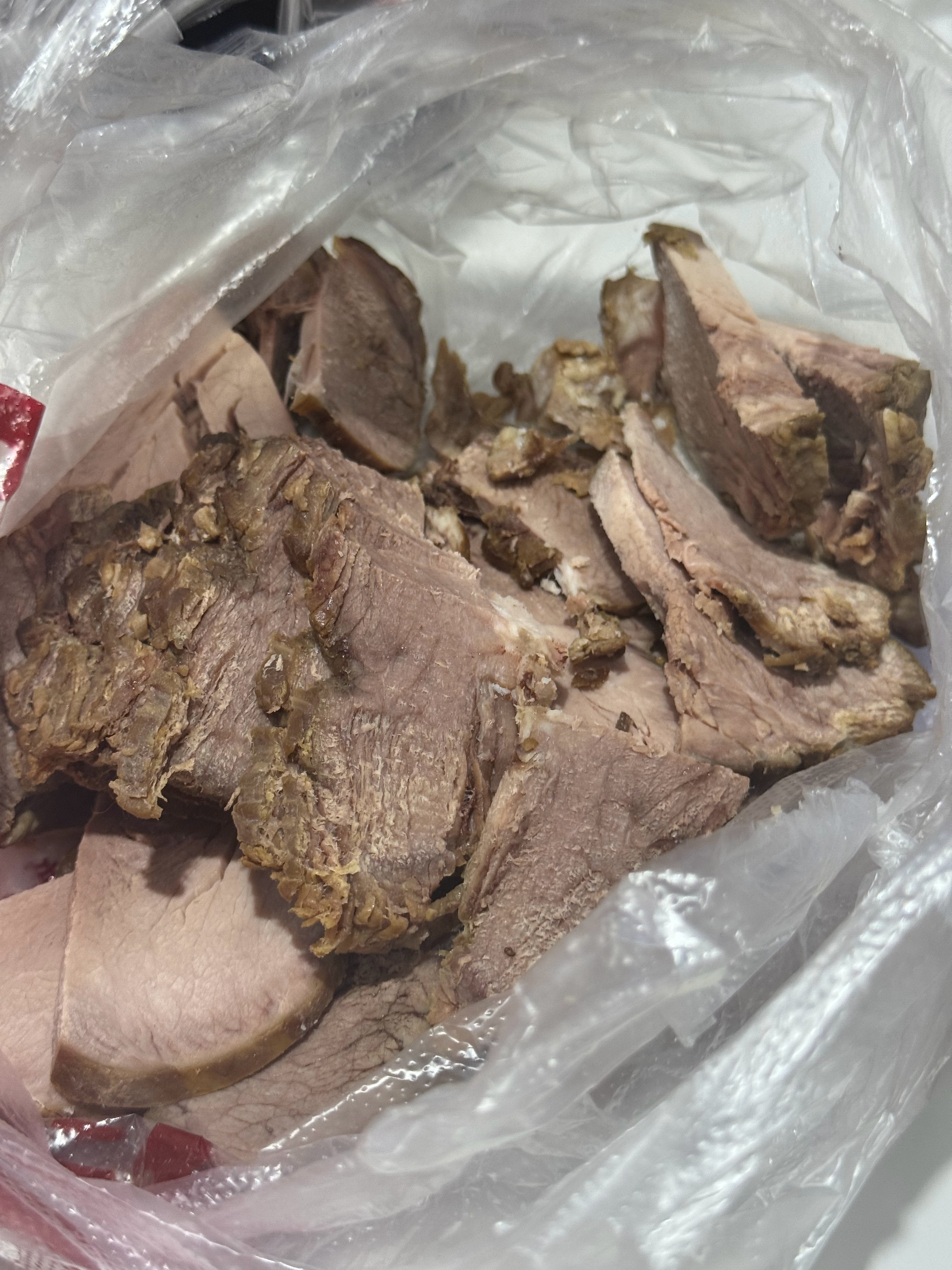 健身结束搞点卤牛肉吃吃吧，补点蛋白。 ​​​