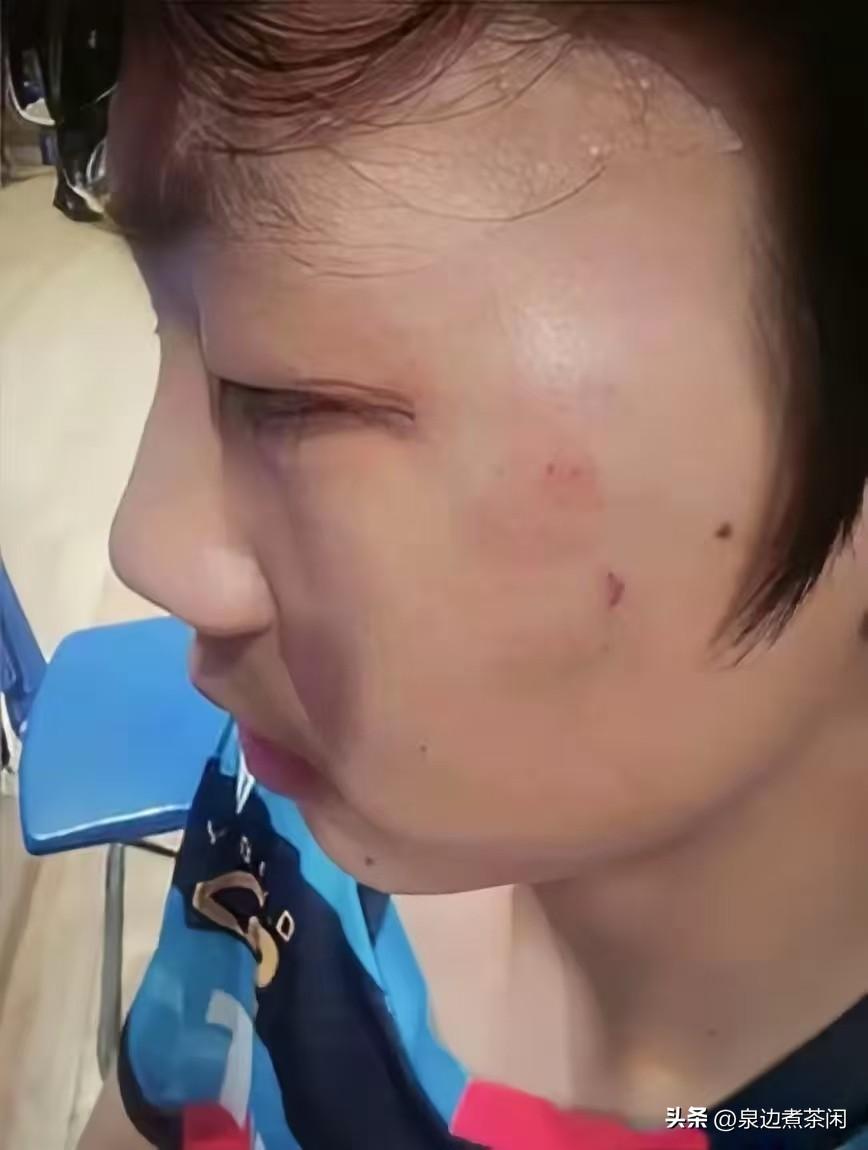 输球不可怕，输人才是真的可怕。

近日，在江苏省选拔赛男子14岁组半决赛中，曹彦