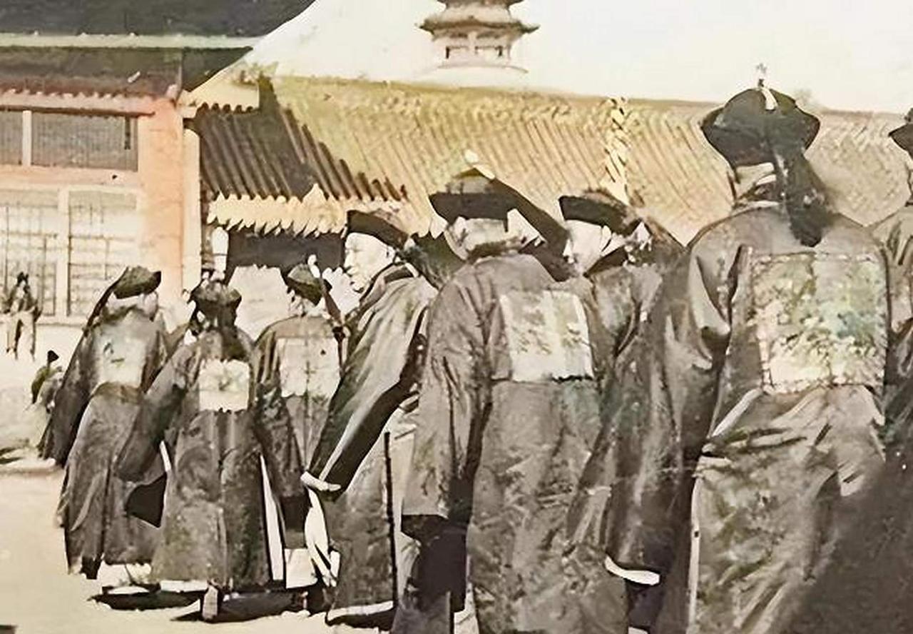 1789年，乾隆帝钦点“三甲”，得知他是独眼，差点将后来的“探花郎”除名。当时一