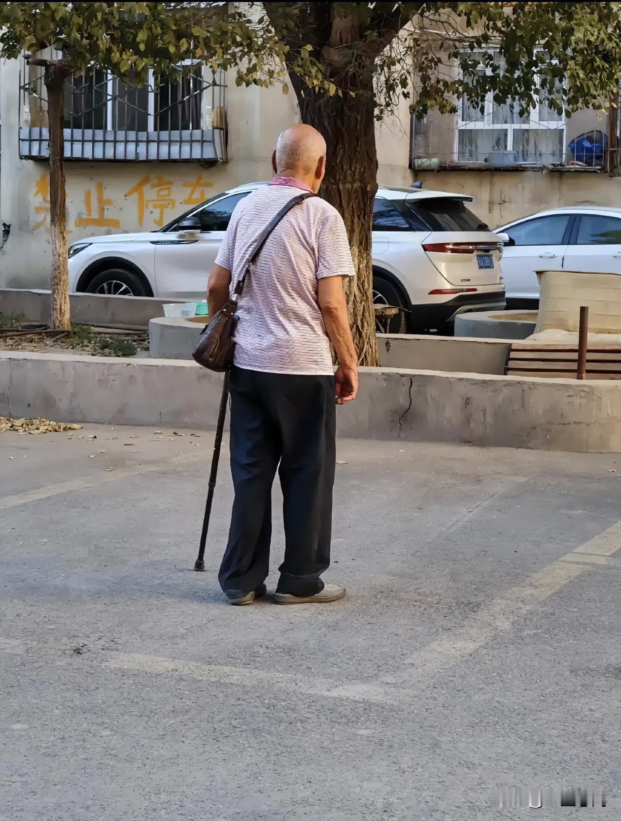 一位三甲医院医生说：“不要为养老焦虑，常人活不到90岁，顶多80岁。人老没欲望，