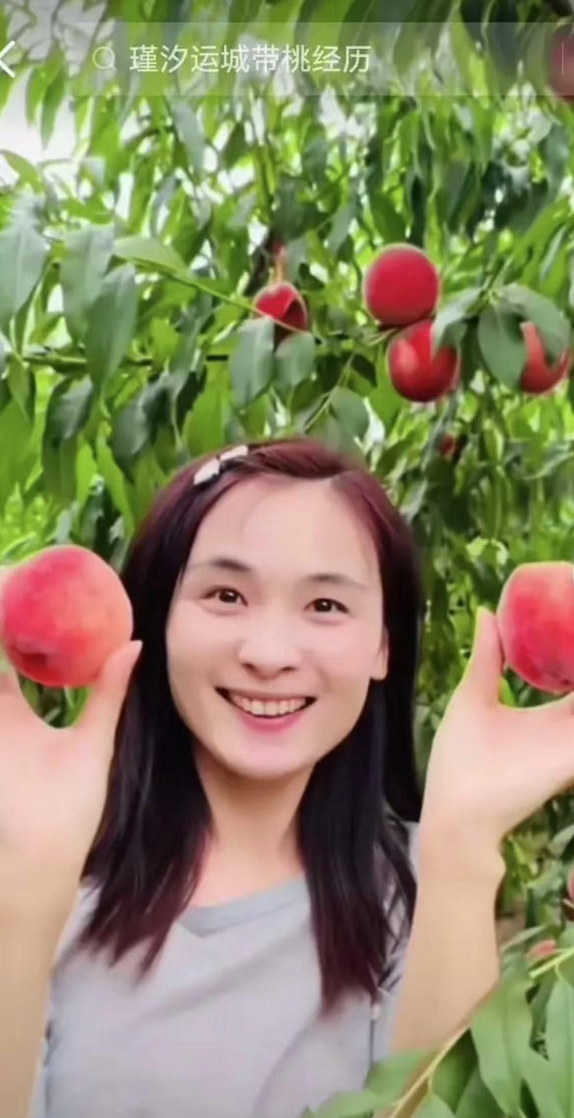 靠着墙根长大的丫头，和在蜜罐里撒娇的公主，本来就不是一个世界的人。
亲爹娘坐在温