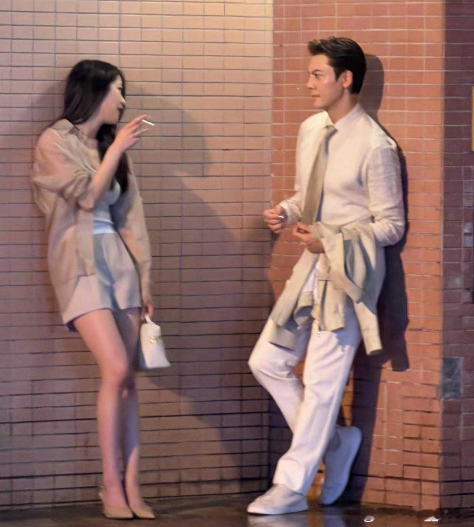 现在女明星怎么也开始抽烟了？动作看起来很老练！如果剧里面也这样呈现的话，这个引导