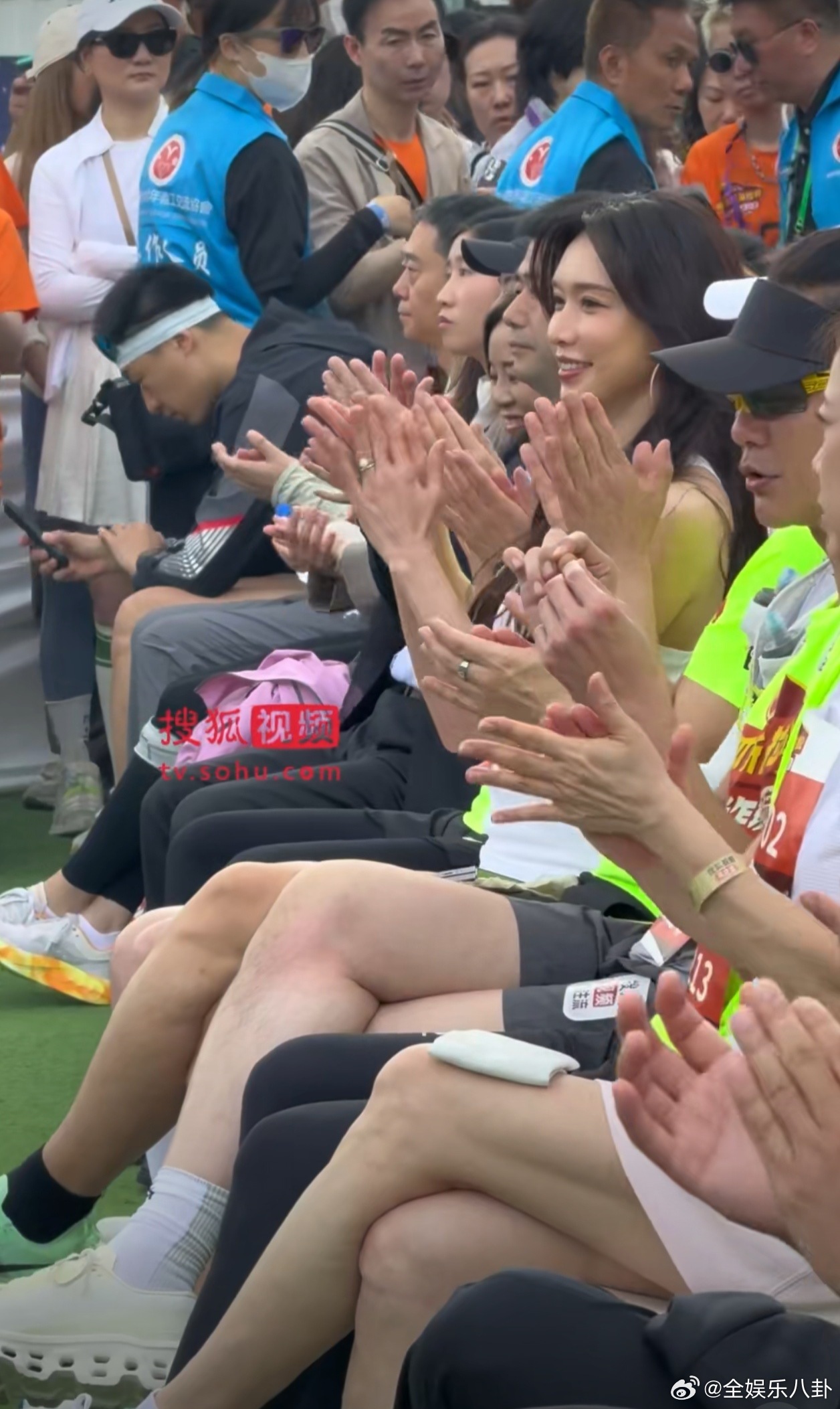 这大概就是“美得毫不费力”的最佳诠释。在马拉松的人群中脱颖而出，用实力演绎什么叫